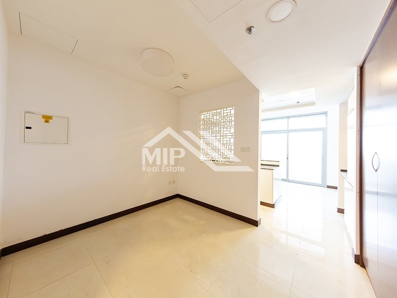Exclusive Spacious Studio w/Balcony| Villa Pera