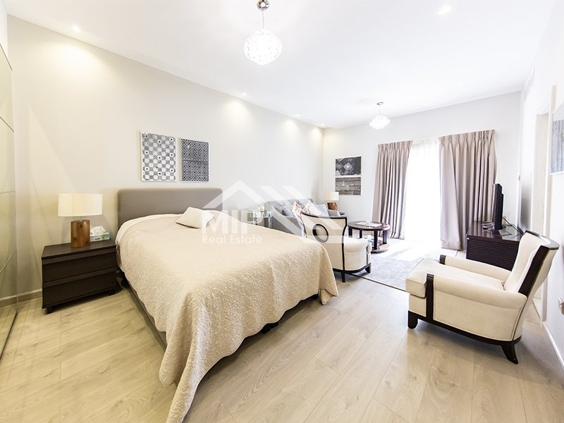 Luxury Spacious |Fully furnished +Balcony